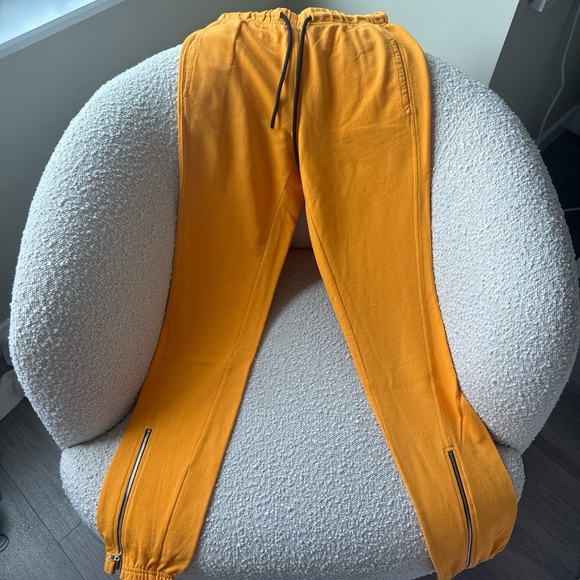 Set - Picture 2 of 2